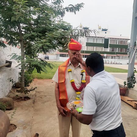 Pune Airport Eon Barclays Kharadi Luxe15 Suites Work Desks Bagian luar foto